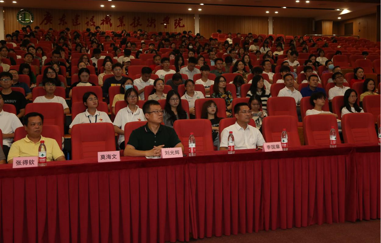 省“百师百校行”巡讲团专家谢珊为我校师生作职业生涯规划专题讲座